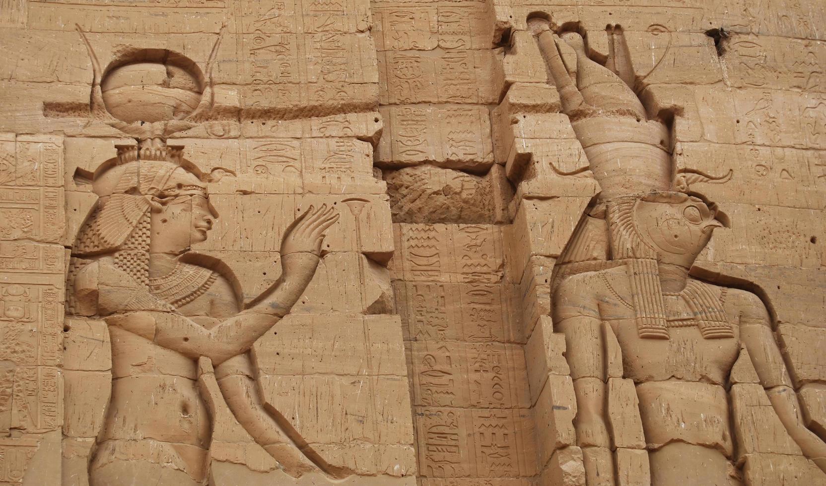 philaetemplet. gamla hieroglyfer. aswan, egypten foto
