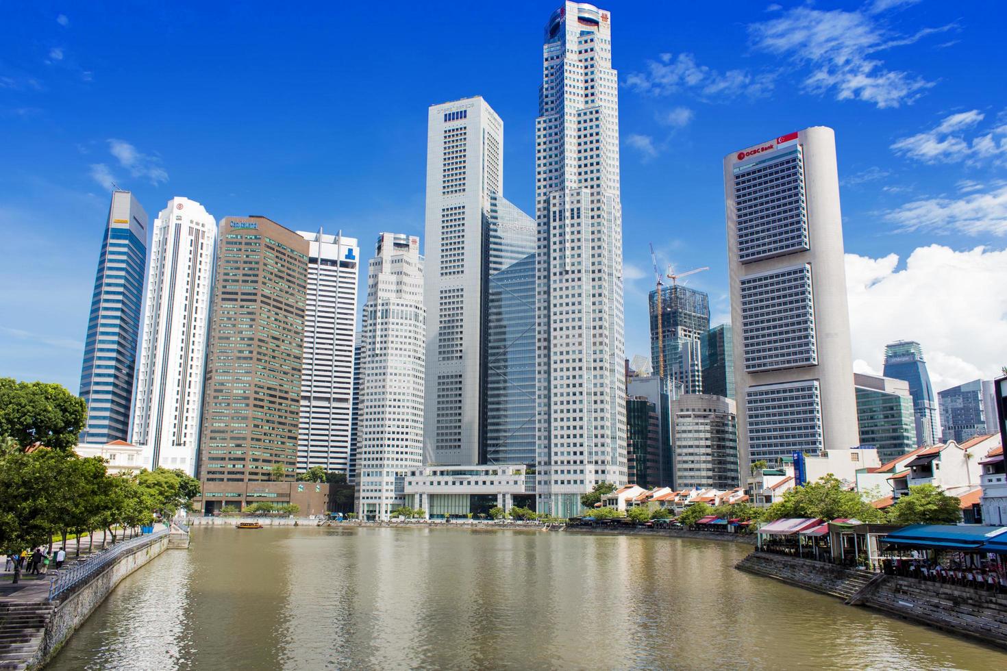 singapore, 2014 - moderna skyskrapor i centrala affärsdistriktet i singapore. det är centrum för singapores finansiella verksamhet med många viktiga och betydelsefulla finansiella byggnader. foto