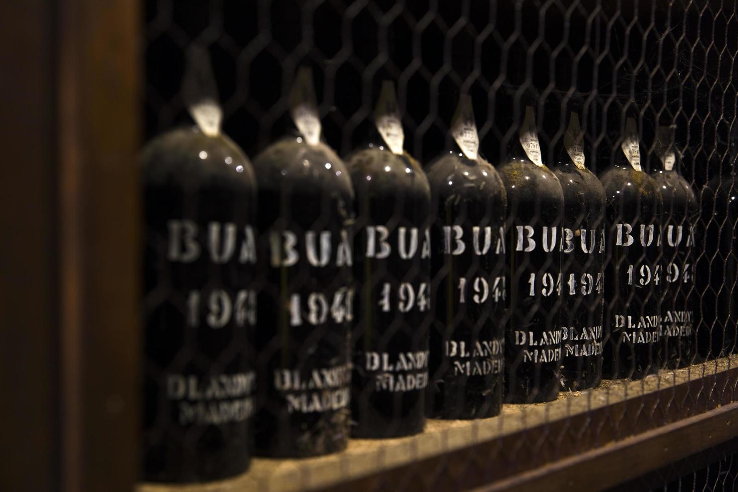 madeira, portugal, 2020 - detalj av blandys vinlagring av vintage madeiravin i portugal. det är ett familjeägt vinföretag som grundades av john blandy 1811. foto