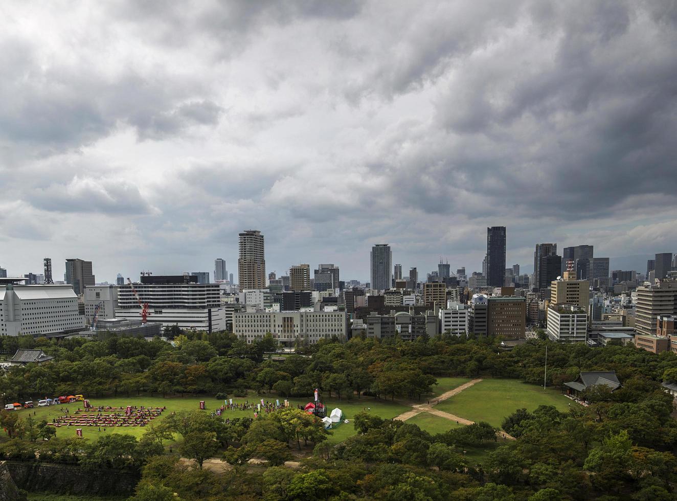 osaka, japan, 2016 - panoramautsikt över osaka, japan. osaka är känt för sin moderna arkitektur, nattliv och rejäla gatumat foto