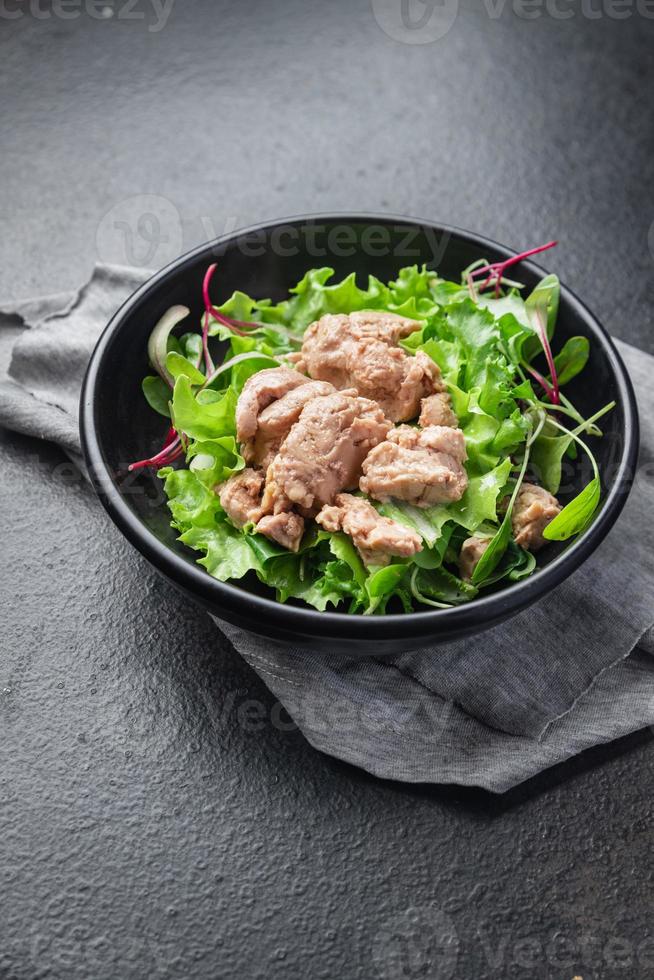 torskleversallad färsk fisk och skaldjur hälsosam måltid foto