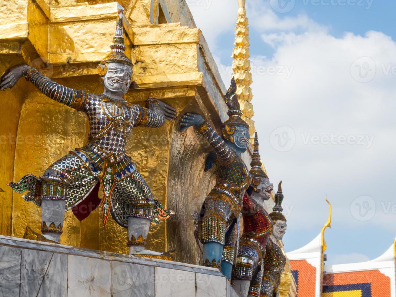 demon väktare i wat phra kaew bangkok thailand. foto