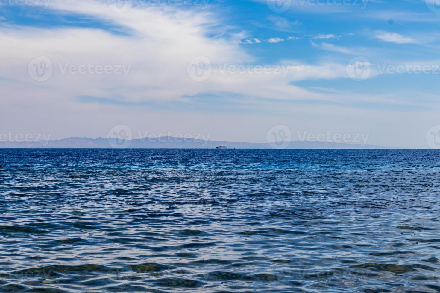 havet och molnen foto