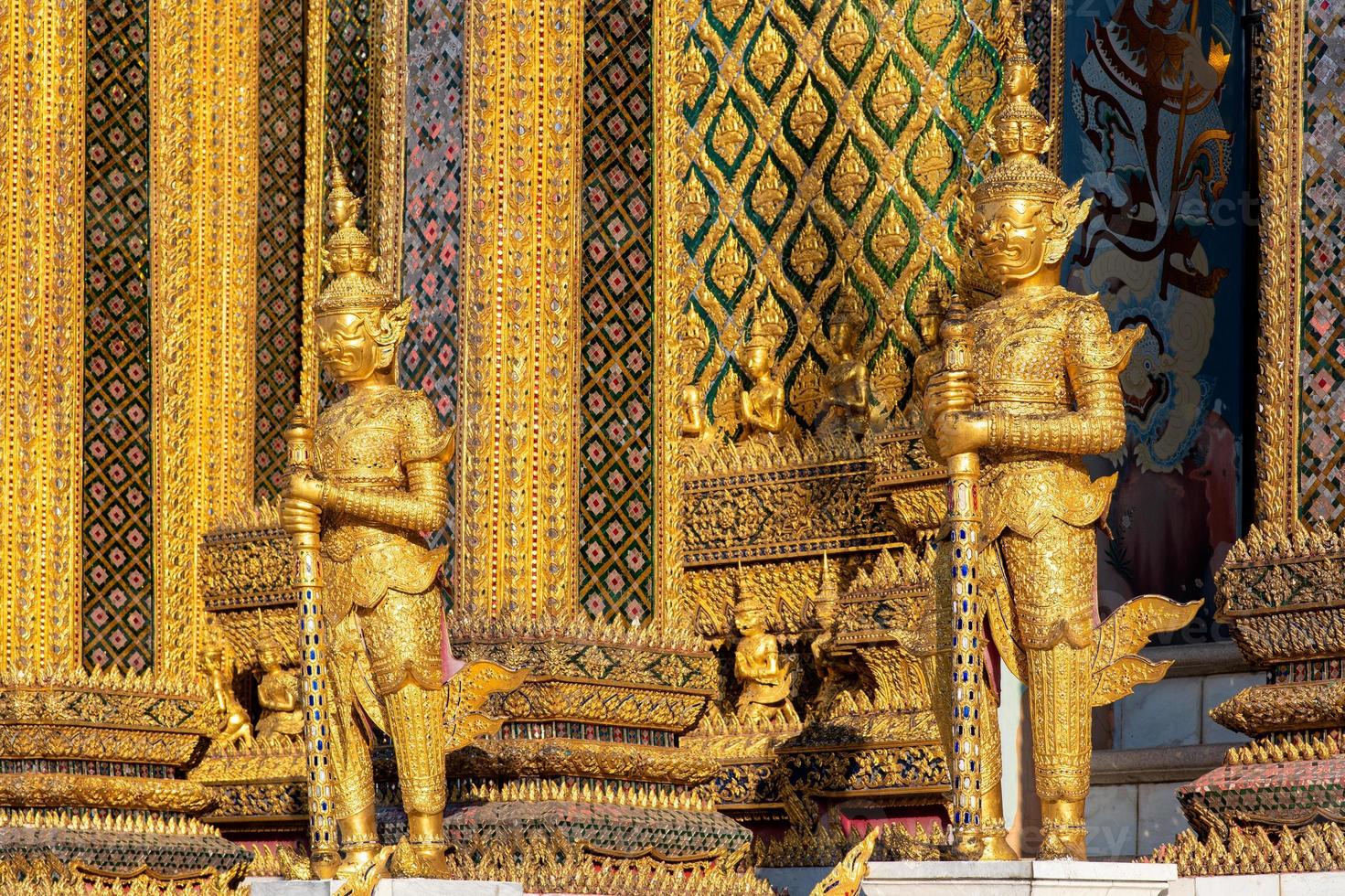 tempel för smaragdbuddha eller wat phra kaew tempel i bangkok, thailand foto