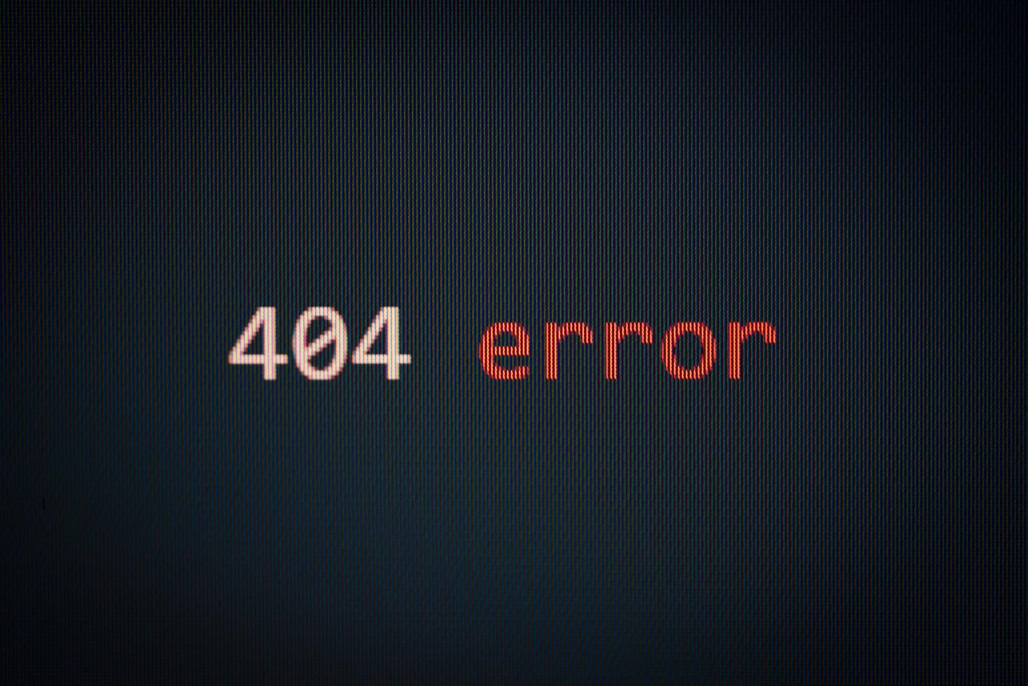404 felmeddelande på skärmen svart bakgrund data varning datornätverk system problem fel programvara koncept foto