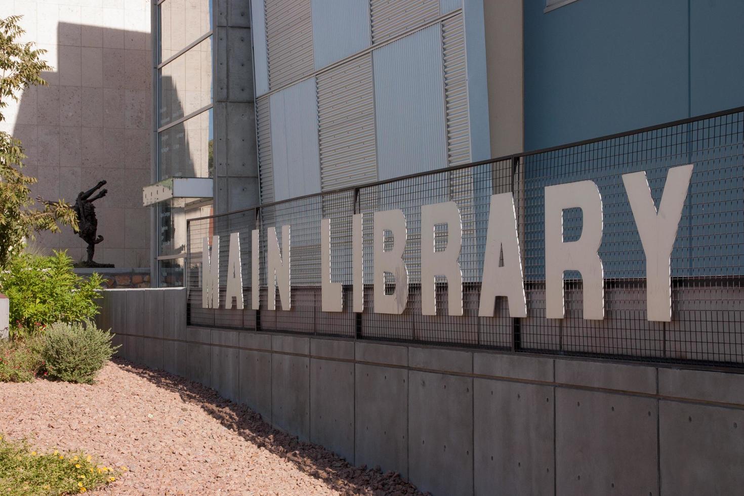 el paso, texas, 1 november 2007 främre ingången till huvudbiblioteksfilialen i centrala el paso. foto