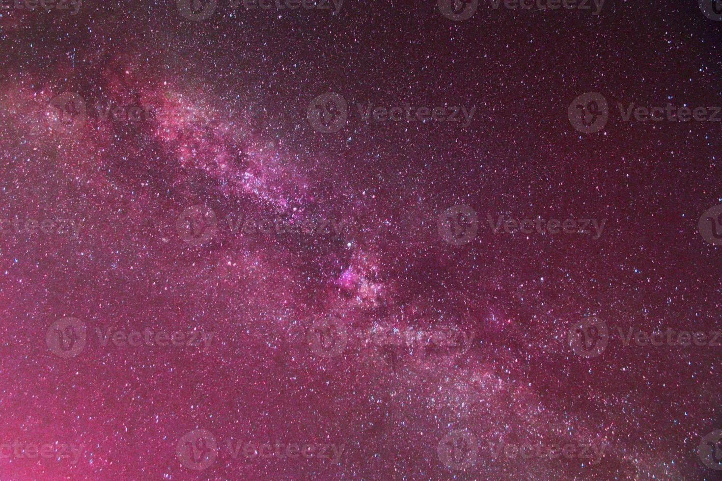 lila rymdhimmel galax och stjärnor vackra universum. rymdbakgrund med galax i svart. foto