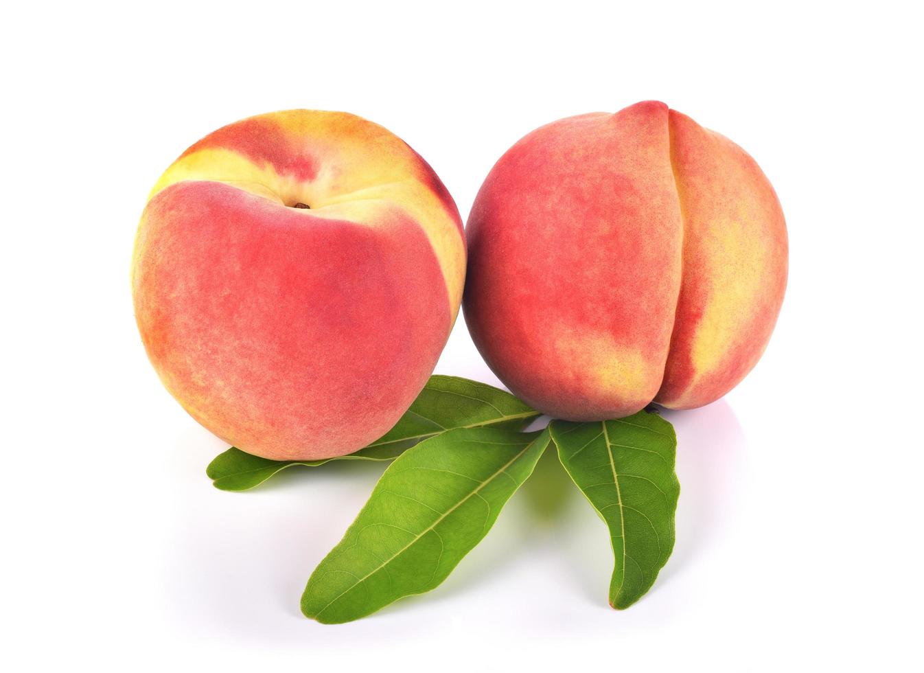 persikor frukt på vit bakgrund foto