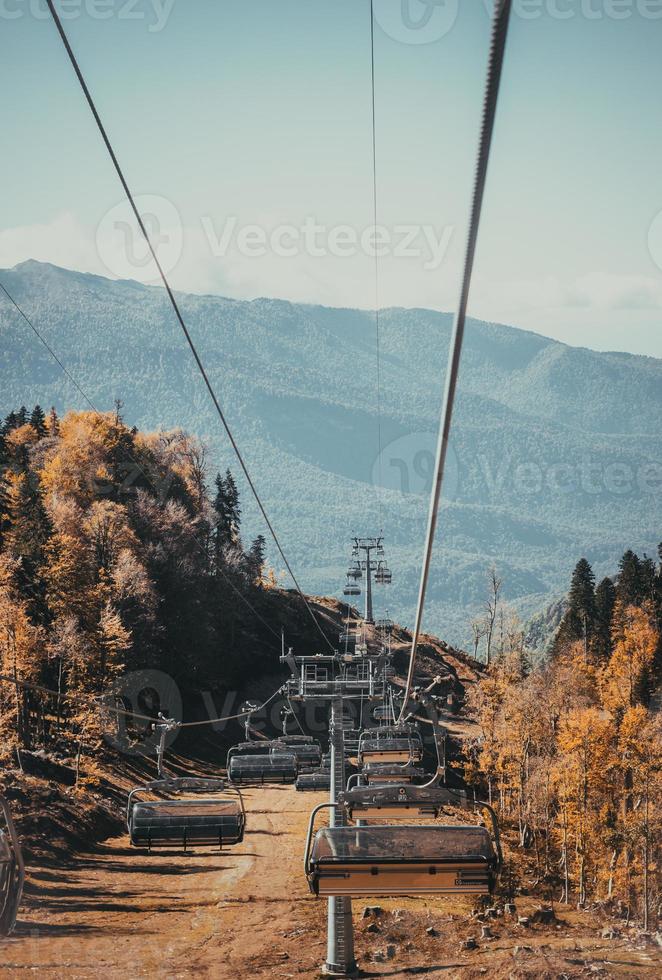 höst i bergen i krasnaya polyana foto