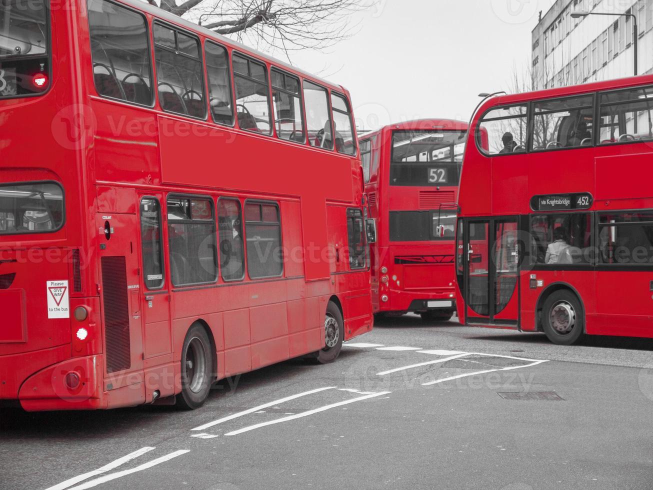 röd buss i london foto