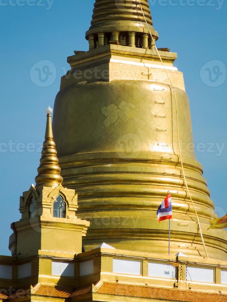 golden mountain phu khao tong bangkok thailand pagoden på kullen i wat saket-templet. templet wat sa ket är ett gammalt tempel under ayutthaya-perioden. foto