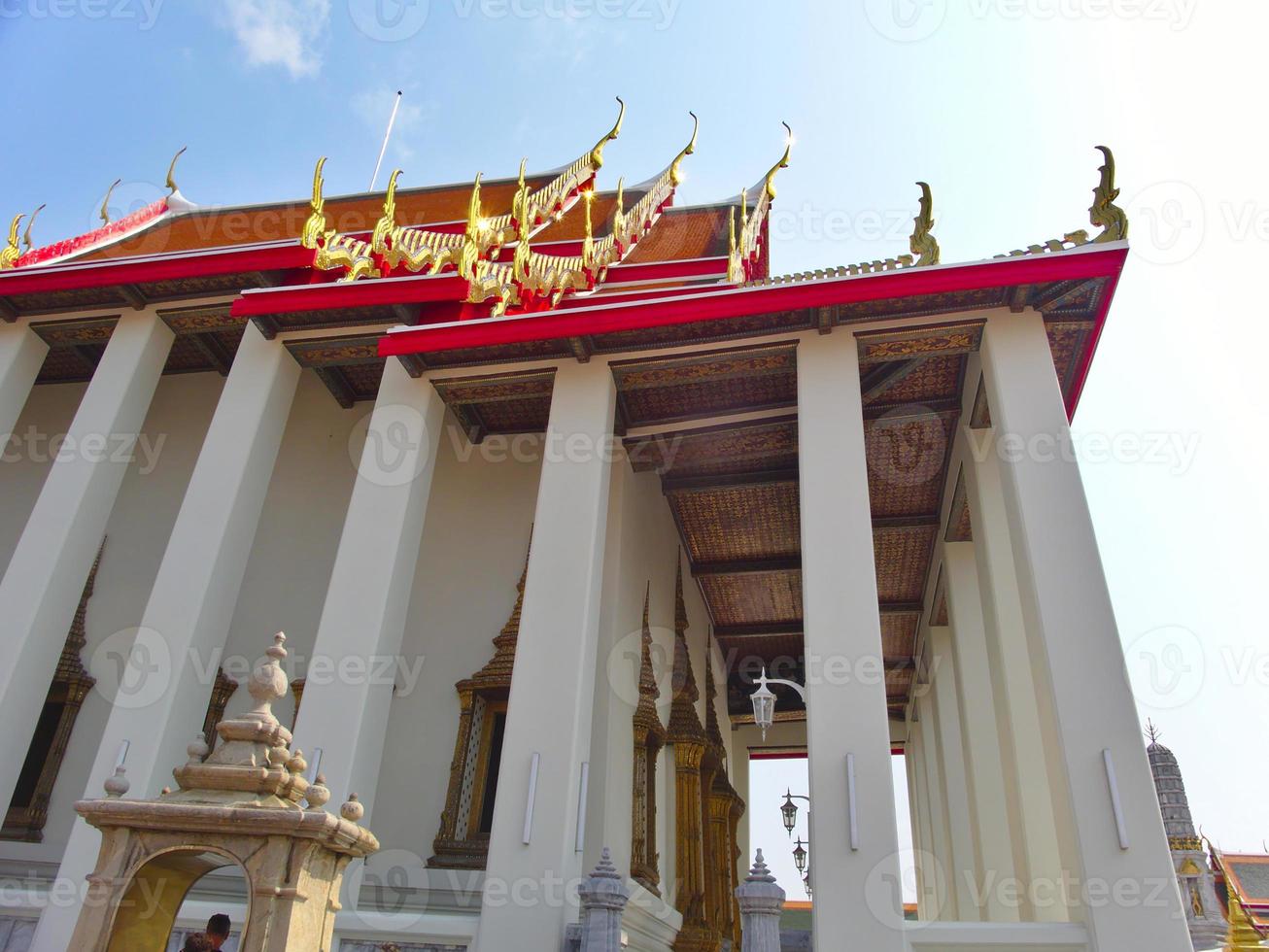 wat phra chetuphonwat pho ligger bakom smaragdbuddhans fantastiska tempel. foto