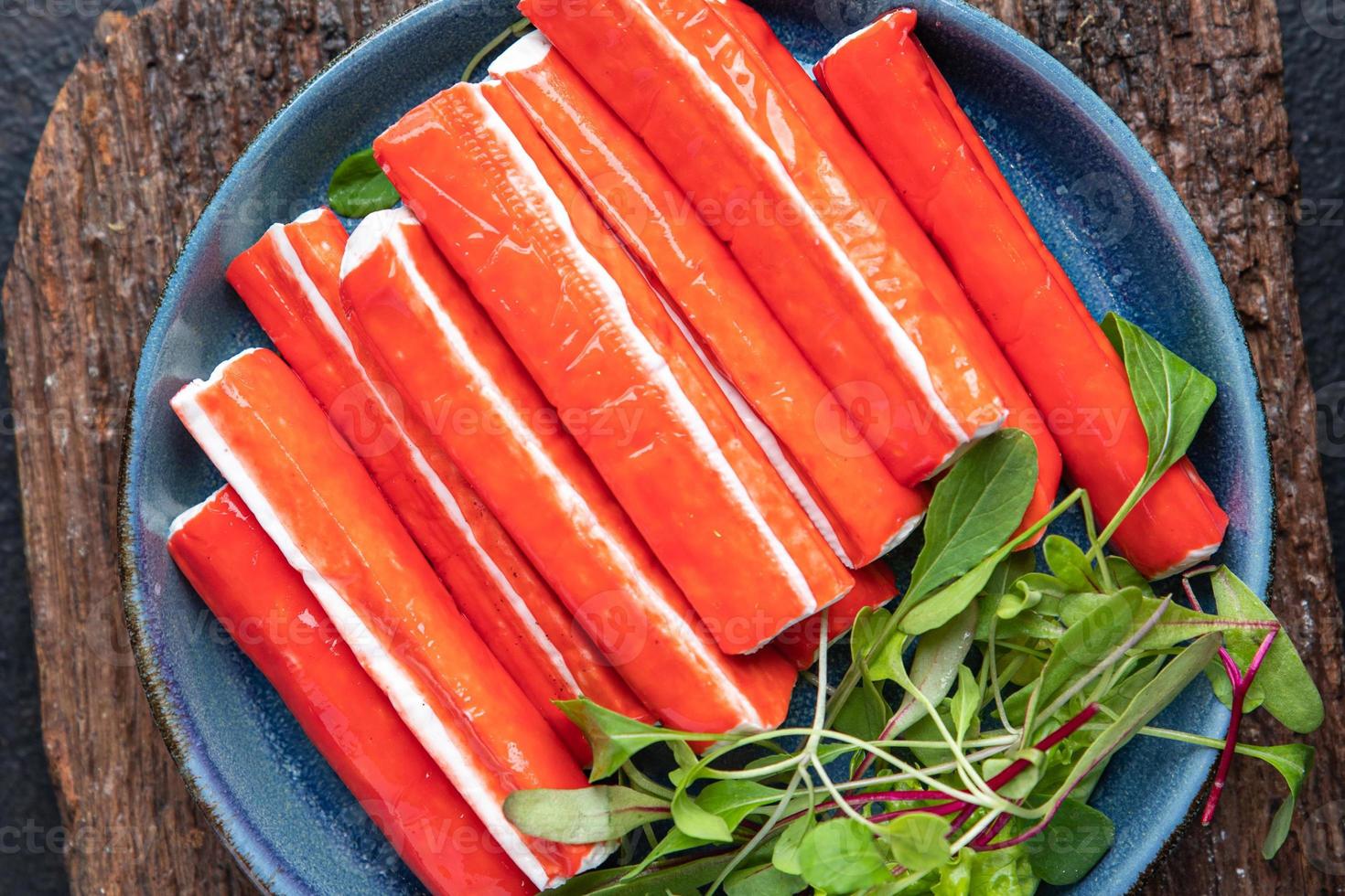 krabba pinnar halvfabrikat stick fisk och skaldjur färska äta måltid mellanmål foto