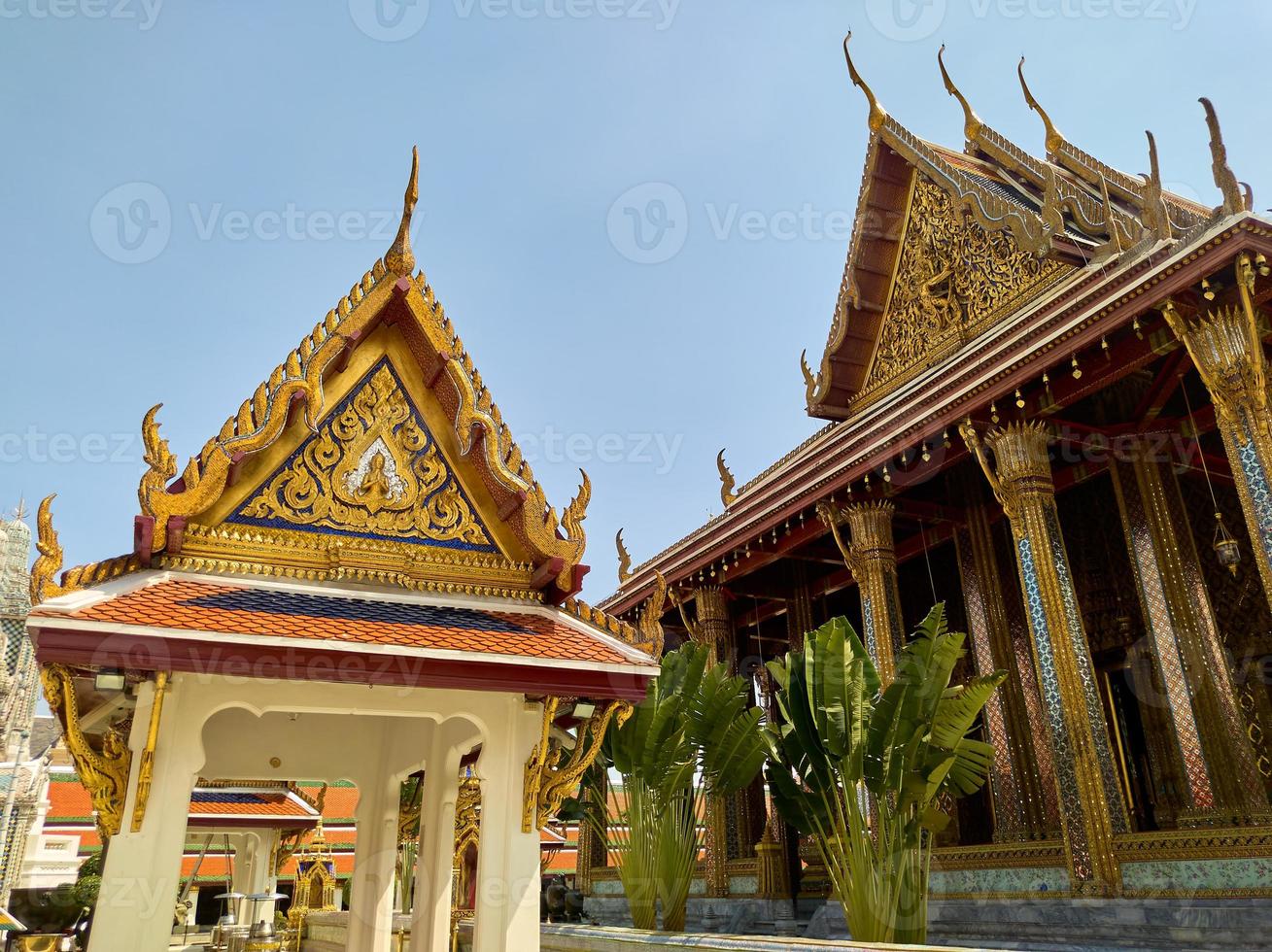 grand palace wat phra kaewtemple of the Emerald Buddhalandmark of thailand där turister från hela världen inte missar att besöka. foto