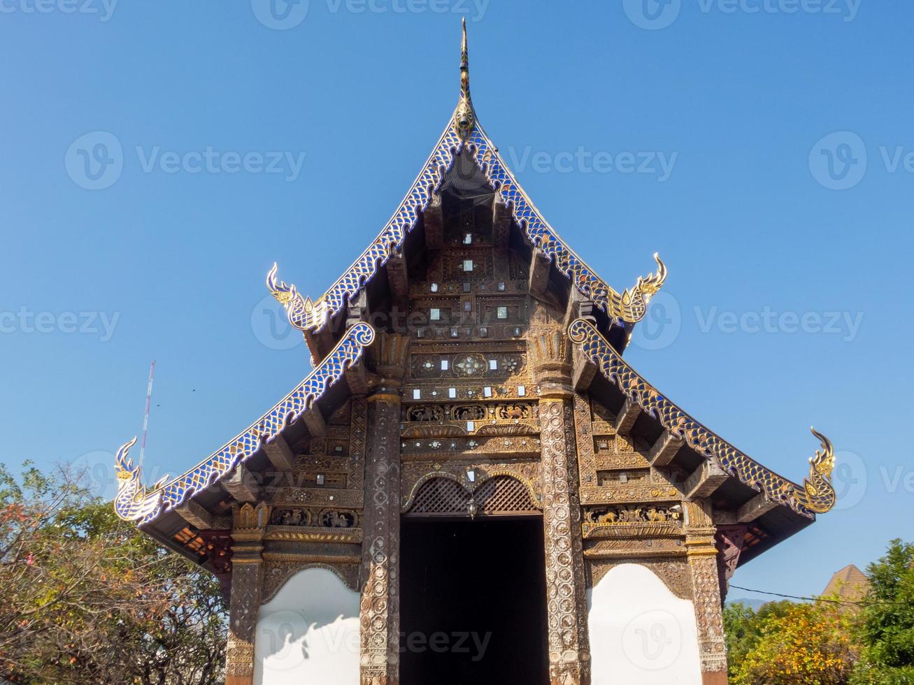 prasat-templet i chiang mai enligt bevis skrev inskriptionen av wat tapotharam att wat prasat funnits sedan tiden för Lanna-riket 2035, vilket ledde till phraya yods regeringstid. foto