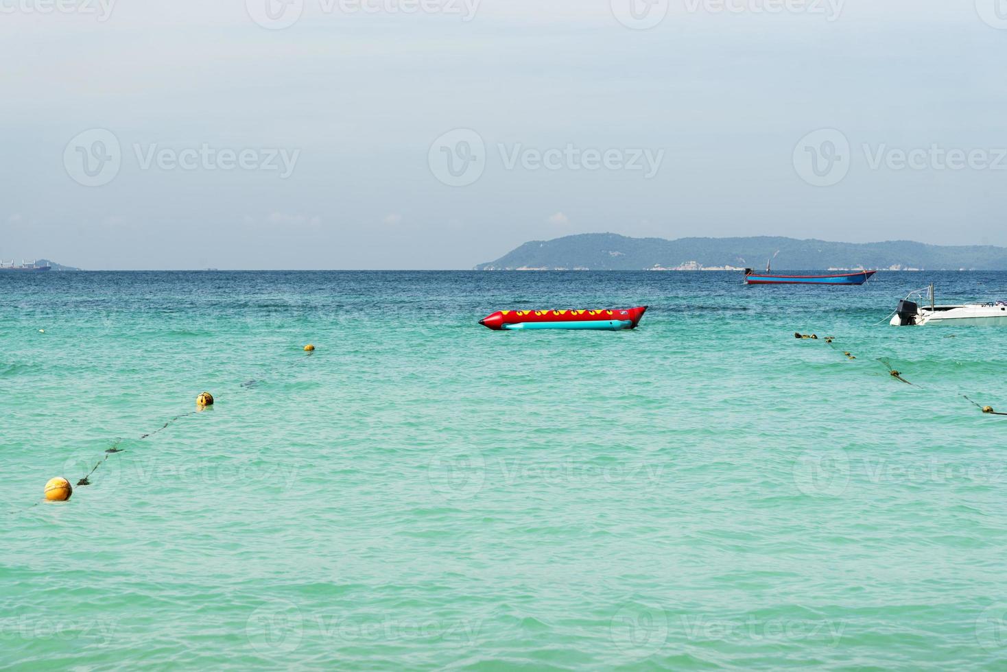 landskapet på havssidan av ön i thailand. foto