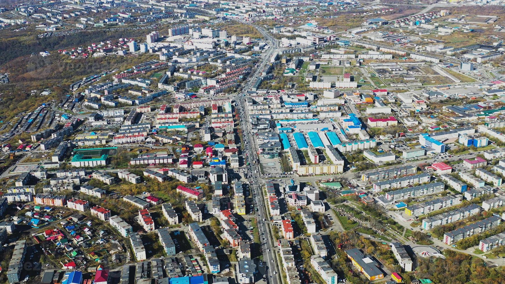Flygfoto över det urbana landskapet i Petropavlovsk-Kamchatsky, Ryssland foto