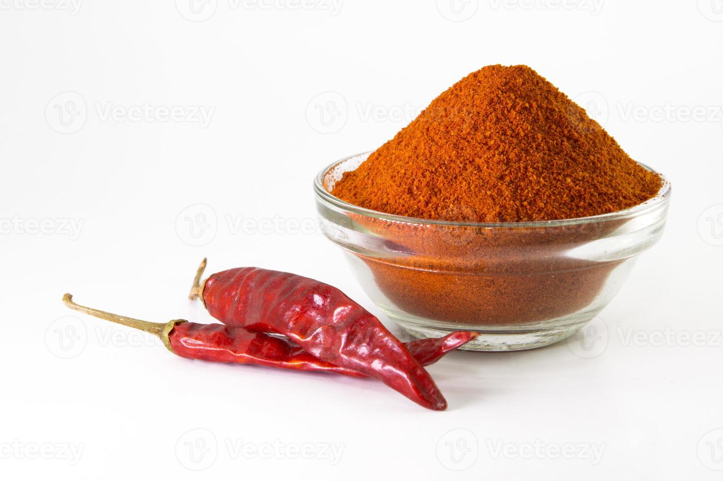 torkad röd chili och pulver foto