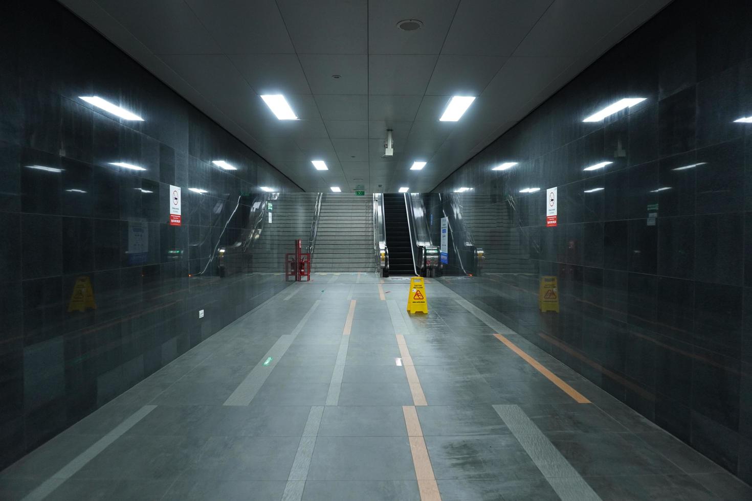 tunnelbanegång i Jakarta, Indonesien foto