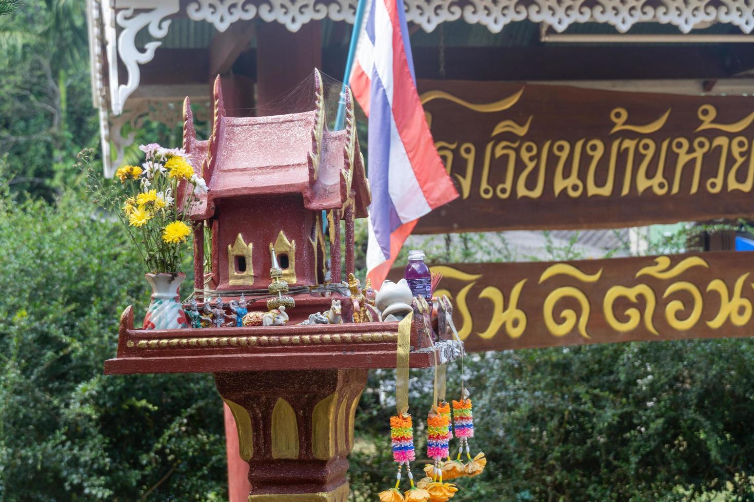 besöker ban huai haeng ban huay hom skola, chiang rai, mae hong son loop, mae sariang, norra thailand foto