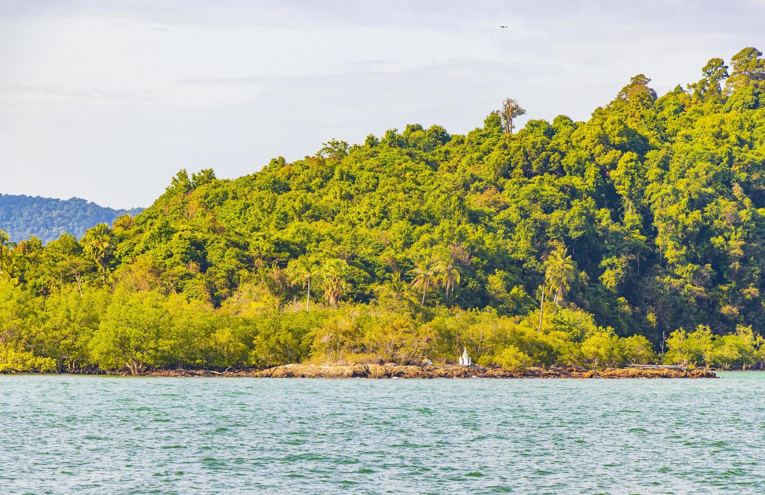 tropiska paradisöarna koh phayam koh chang landskap ranong thailand. foto