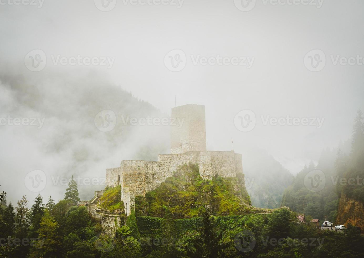 Zilkale medeltida slott Camlihemsin i Fritina Valley i Rize, Turkiet foto