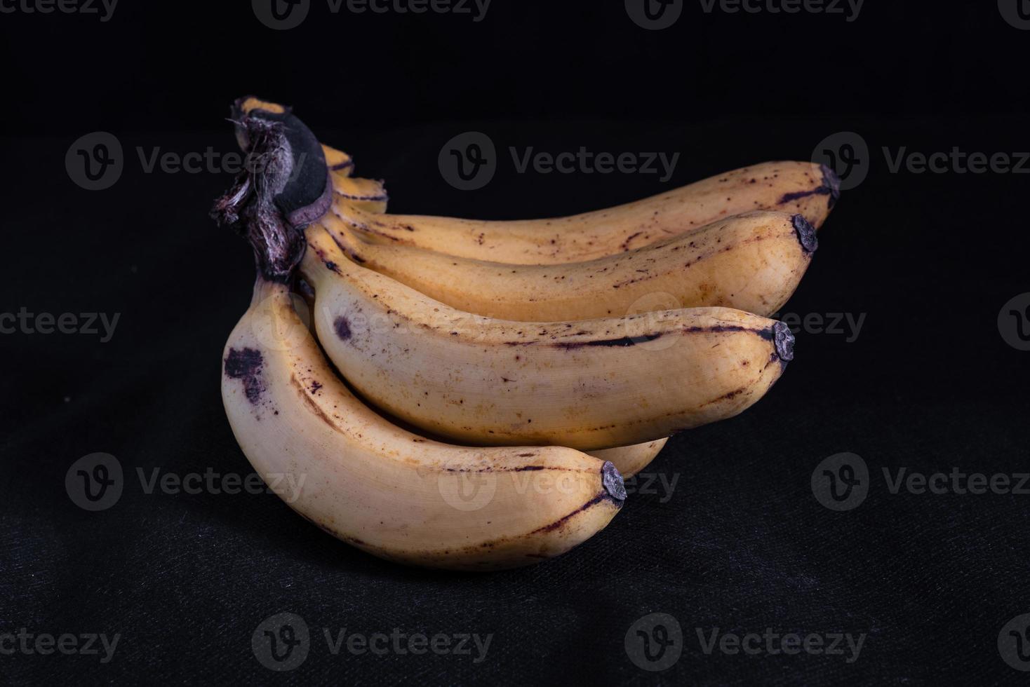 banan i svart bakgrund foto