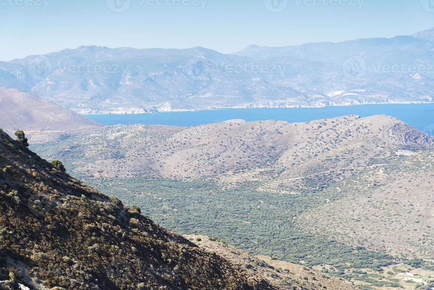 havet och bergen på Kreta. foto