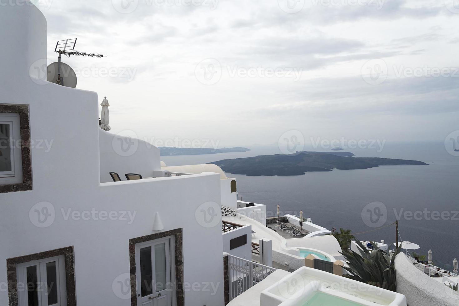 berömd utsikt över byn oia på ön santorini, grekland foto