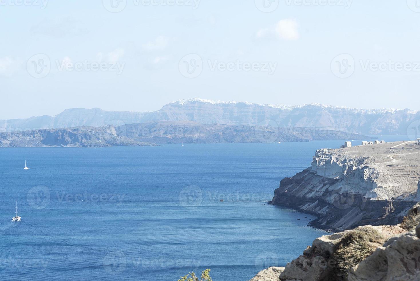 svepande landskap med utsikt över ön Santorini, Grekland foto