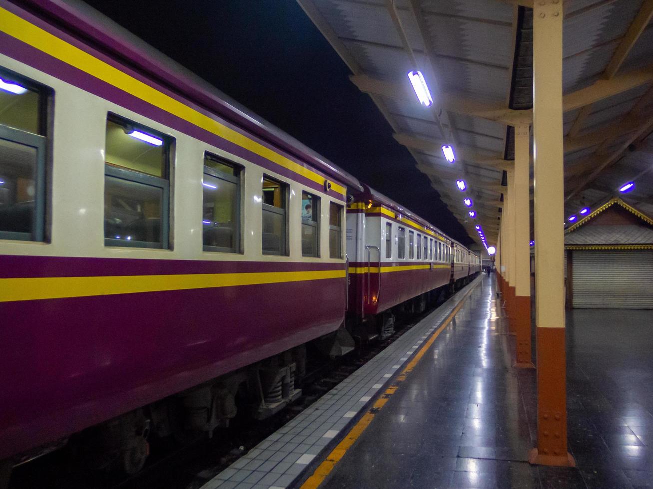 chiang mai järnvägsstation chiang mai thailand10 januari 2020 är en 1:a klass station och centralstationen i chiang mai-provinsen. denna station ligger på östra sidan av pingfloden. foto