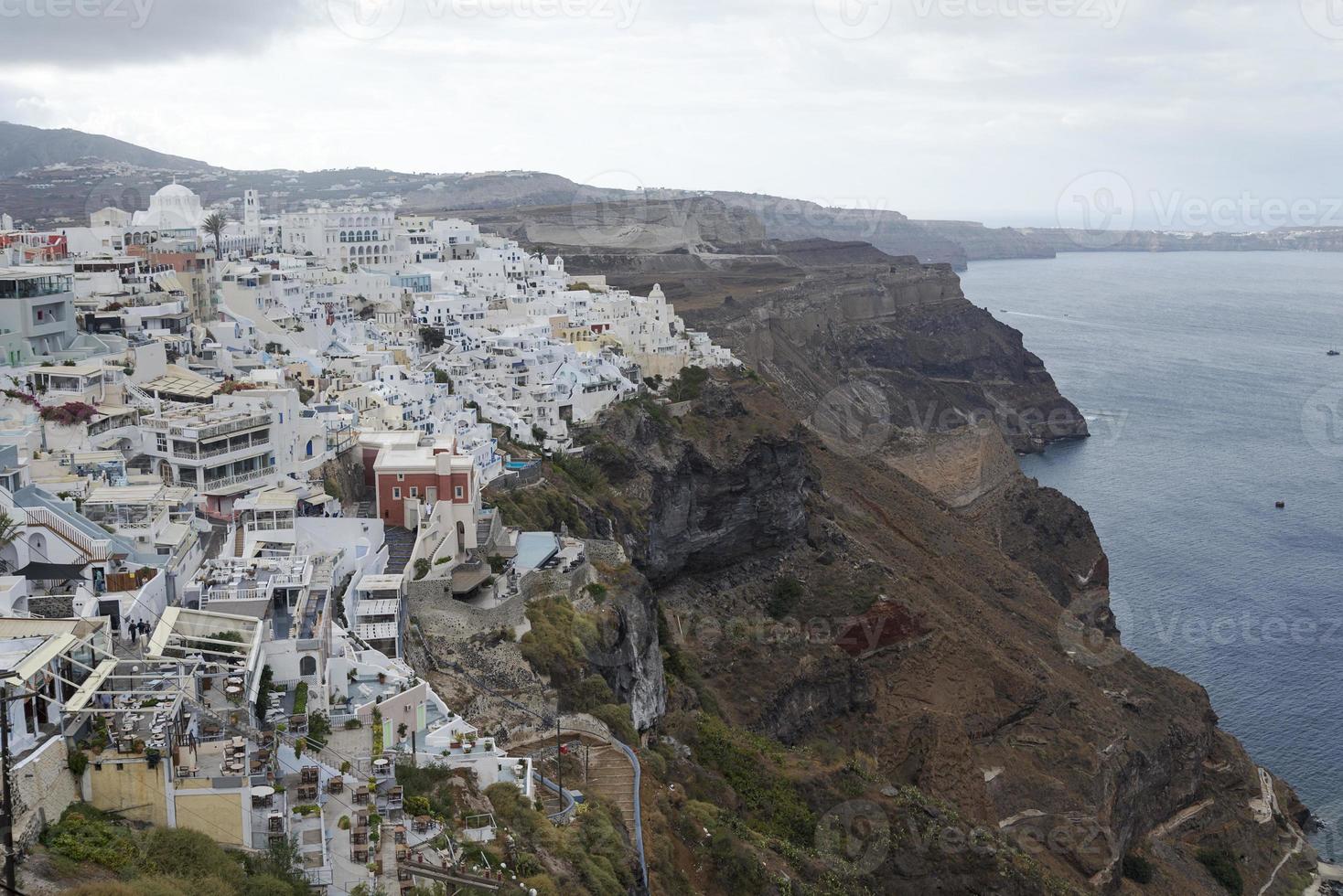 berömd utsikt över byn oia på ön santorini, grekland foto