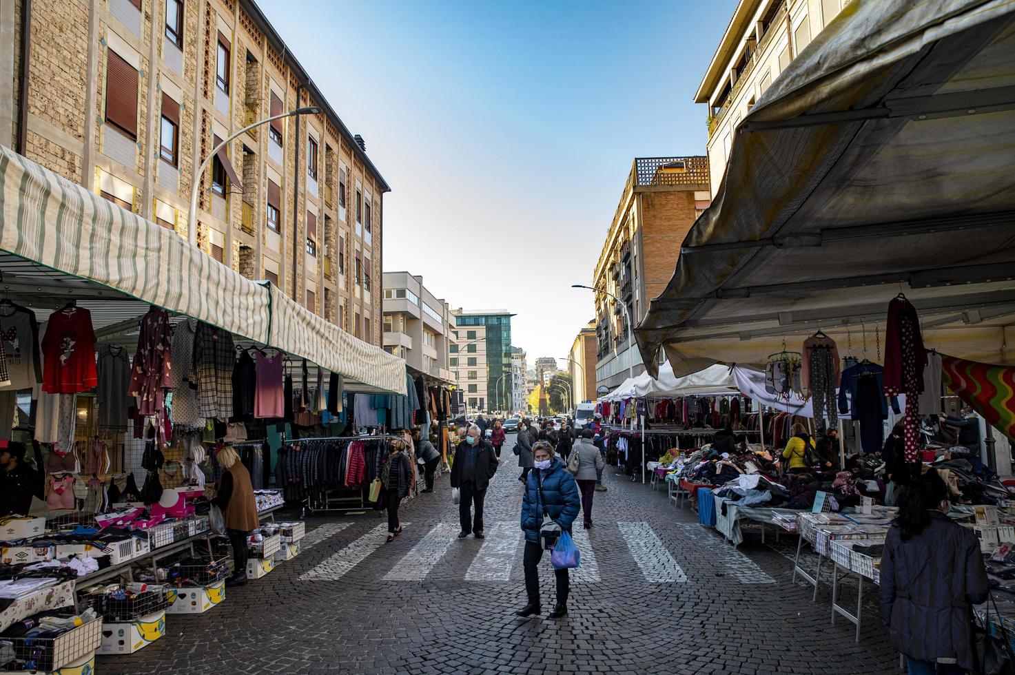 veckomarknad i staden terni foto