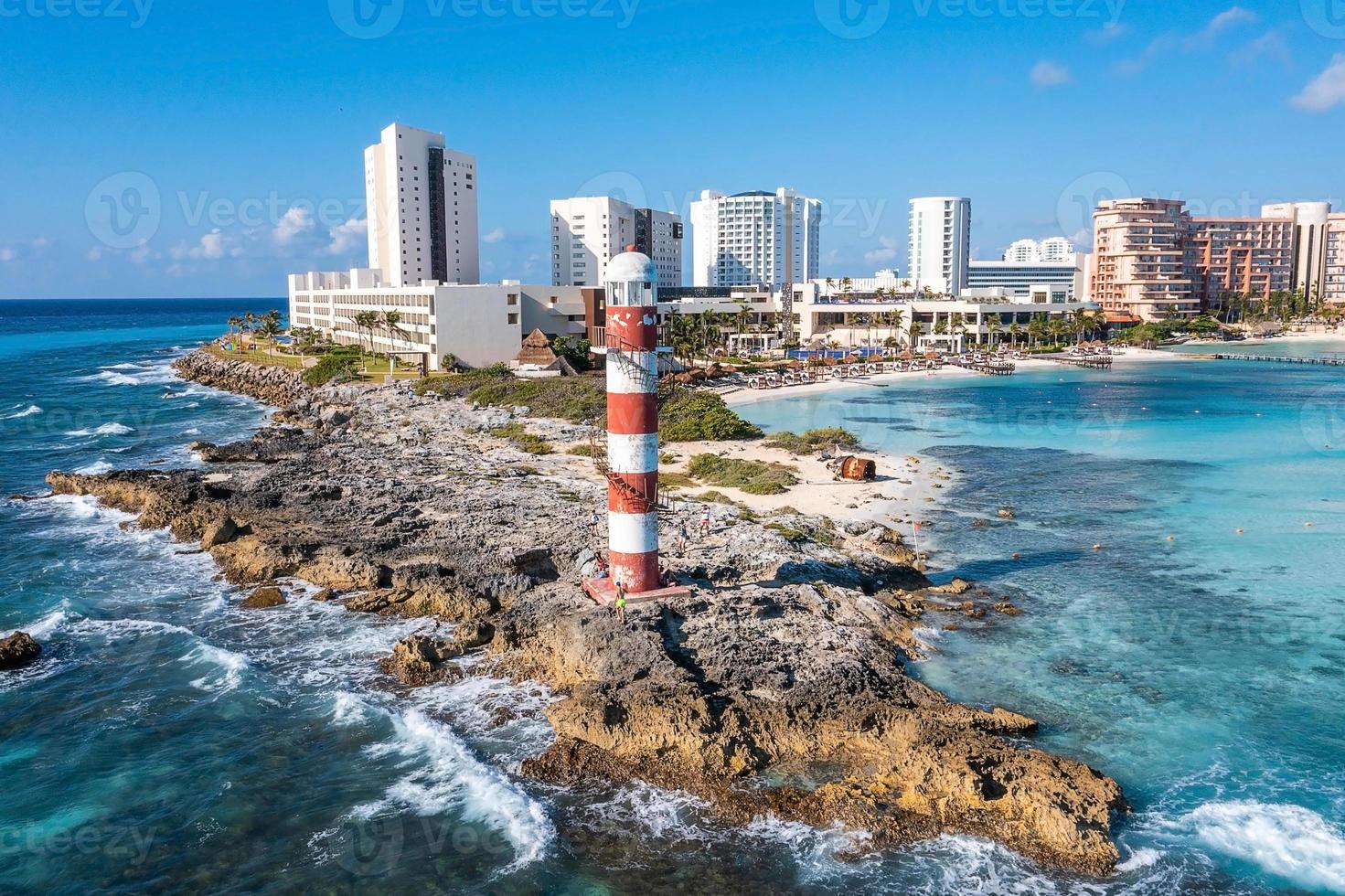 Flygfoto över Punta Cancuns fyr foto