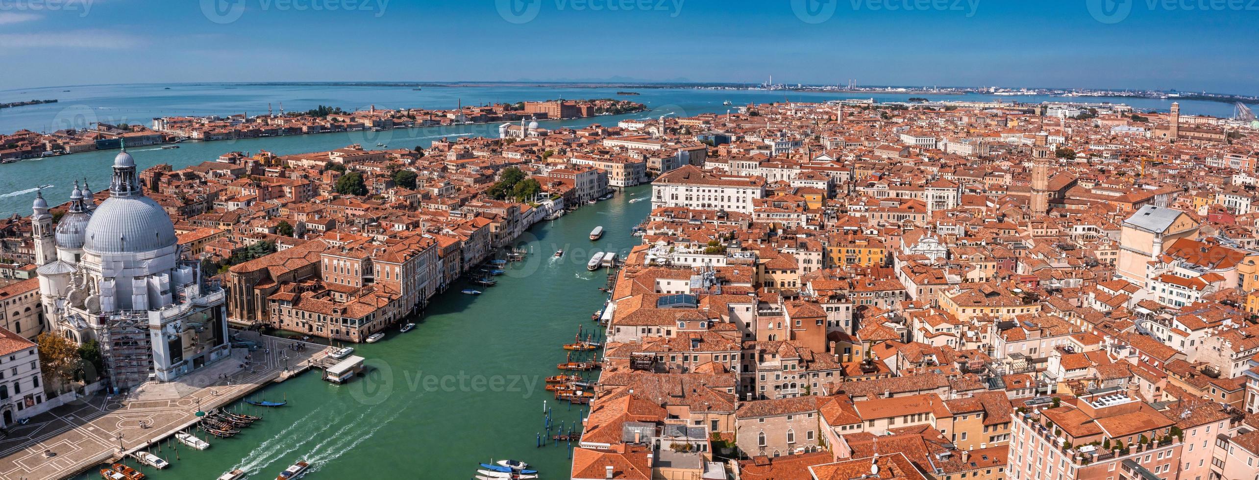 Flygfoto över Venedig nära Markusplatsen foto