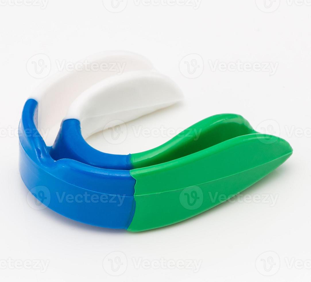 skydd för tänderna i kampsport på en vit bakgrund. sportkläder foto