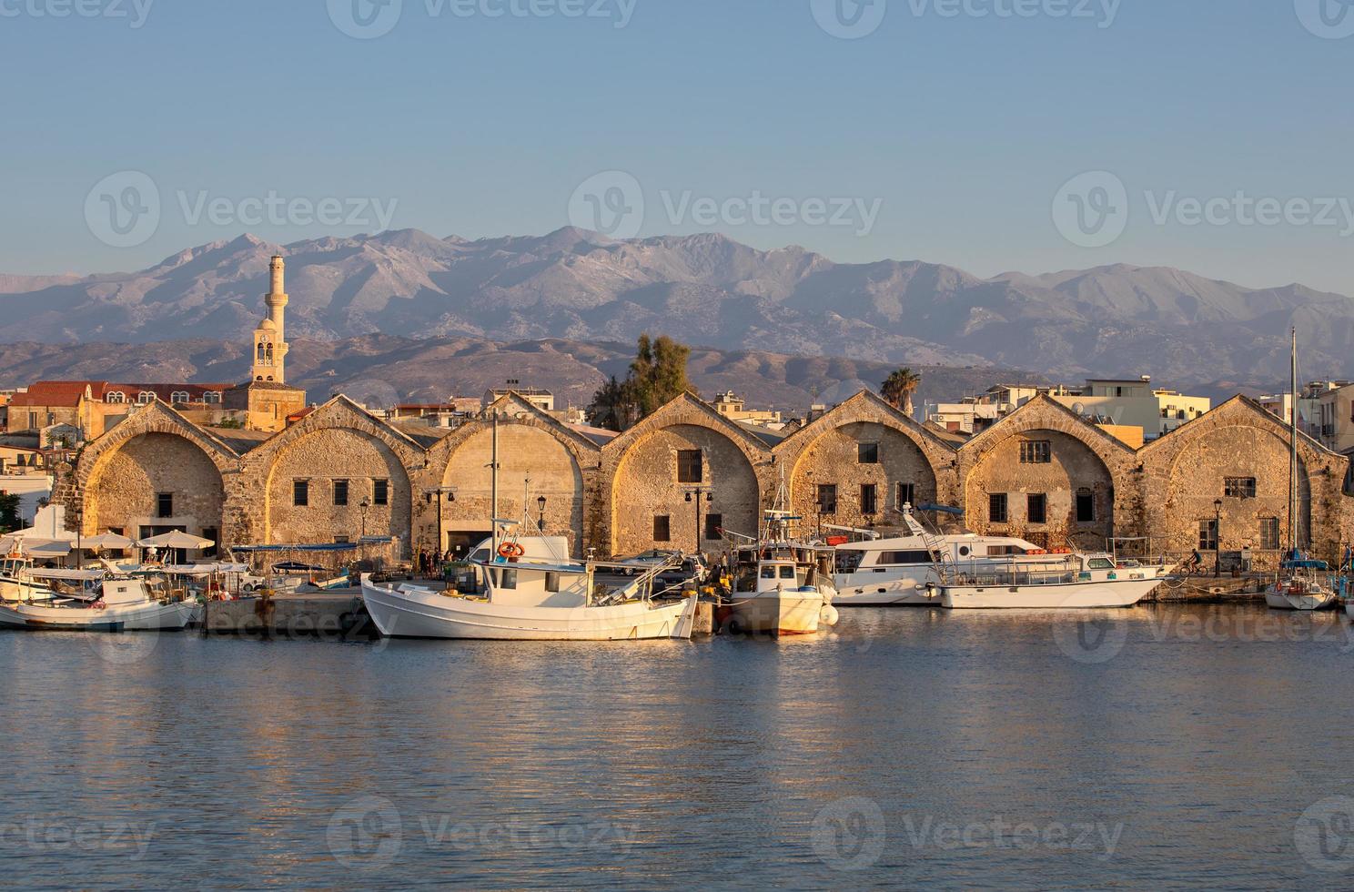 neoria - gammalt venetianskt varv i Chania, Krete foto