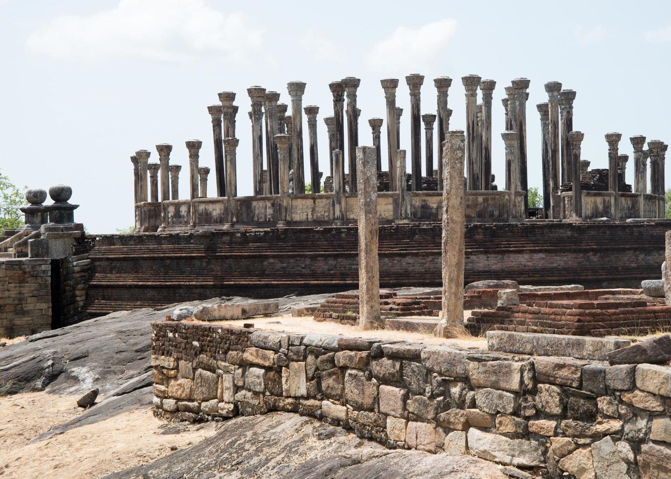 medirigiriya vatadageya ruiner i sri lanka utan folk. Sri Lanka foto