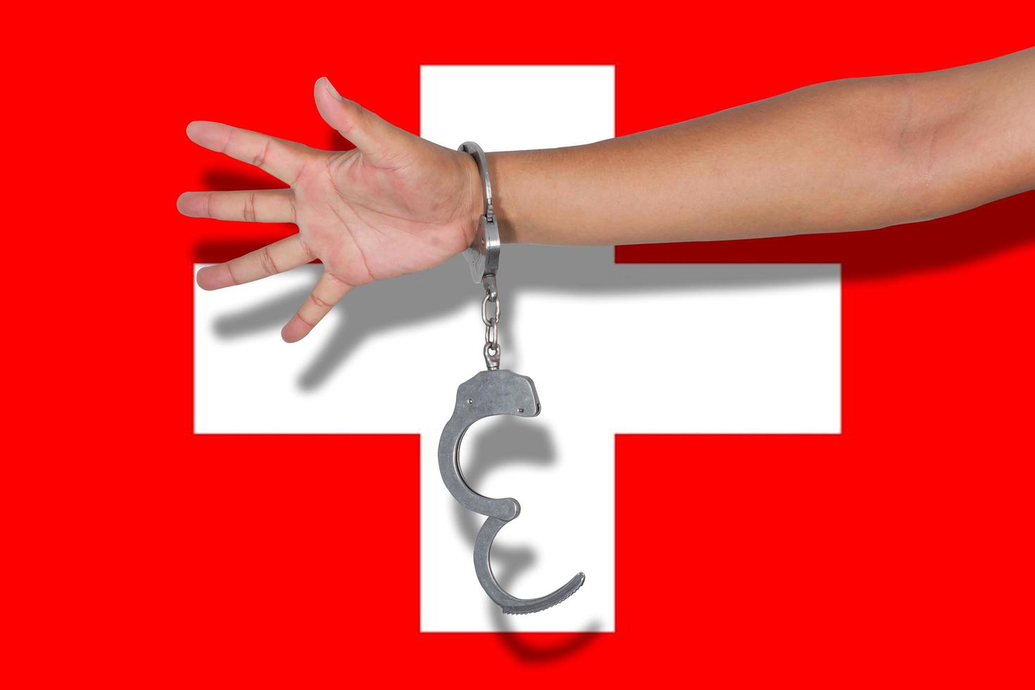 handbojor med handen på schweiz flagga foto