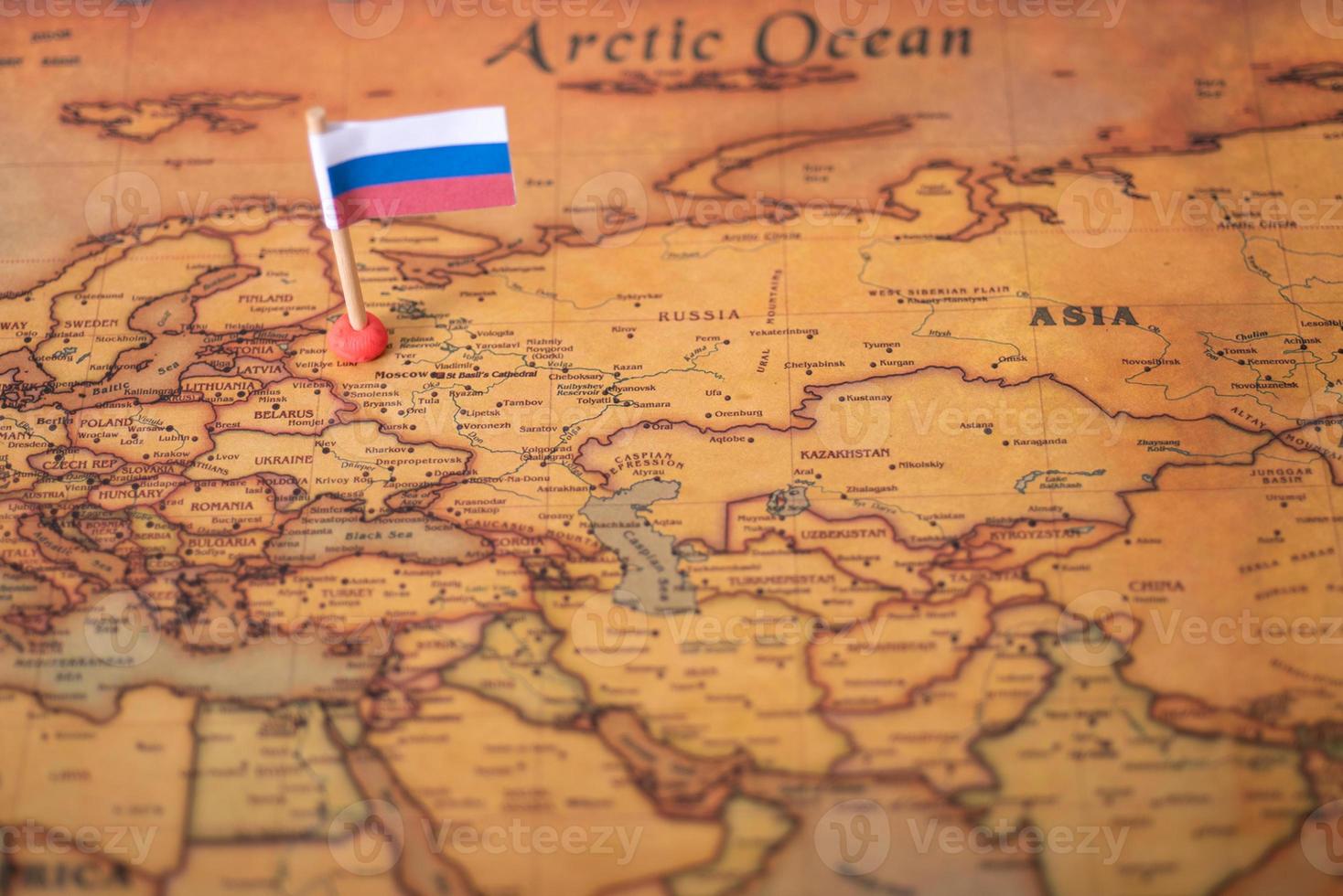 rysslands flagga på Moskva city rysk karta foto