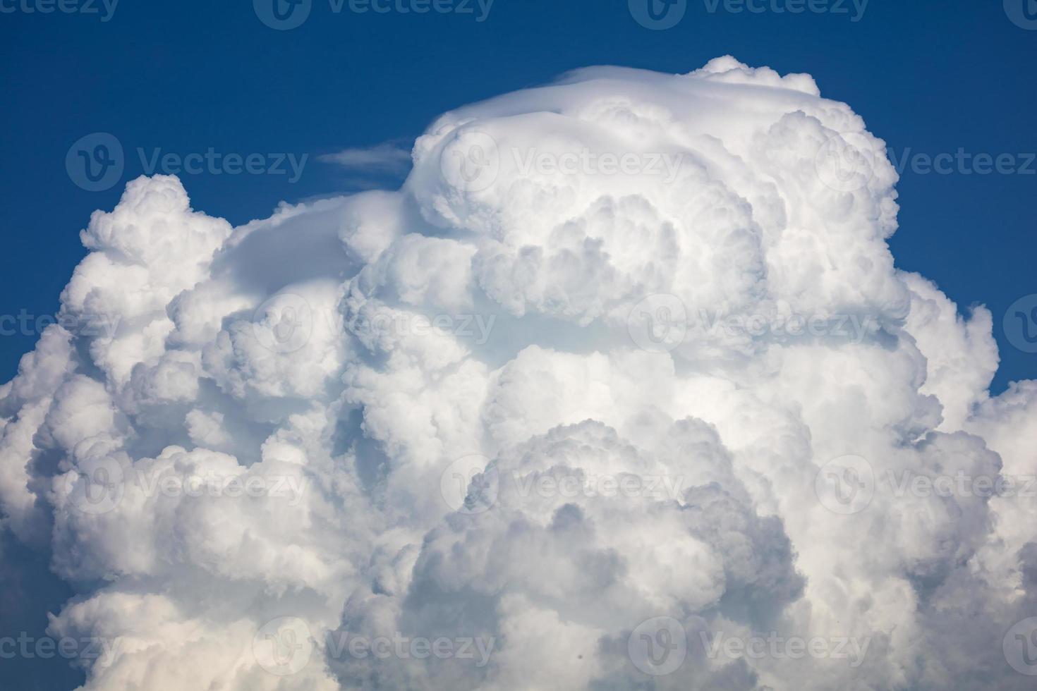 vit moln konsistens. luft material bakgrund. himmel effekt mönster. foto