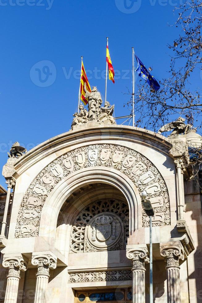 Fasaden av den överordnade domstolen i katalonien i barcelona, katalonien, spanien foto