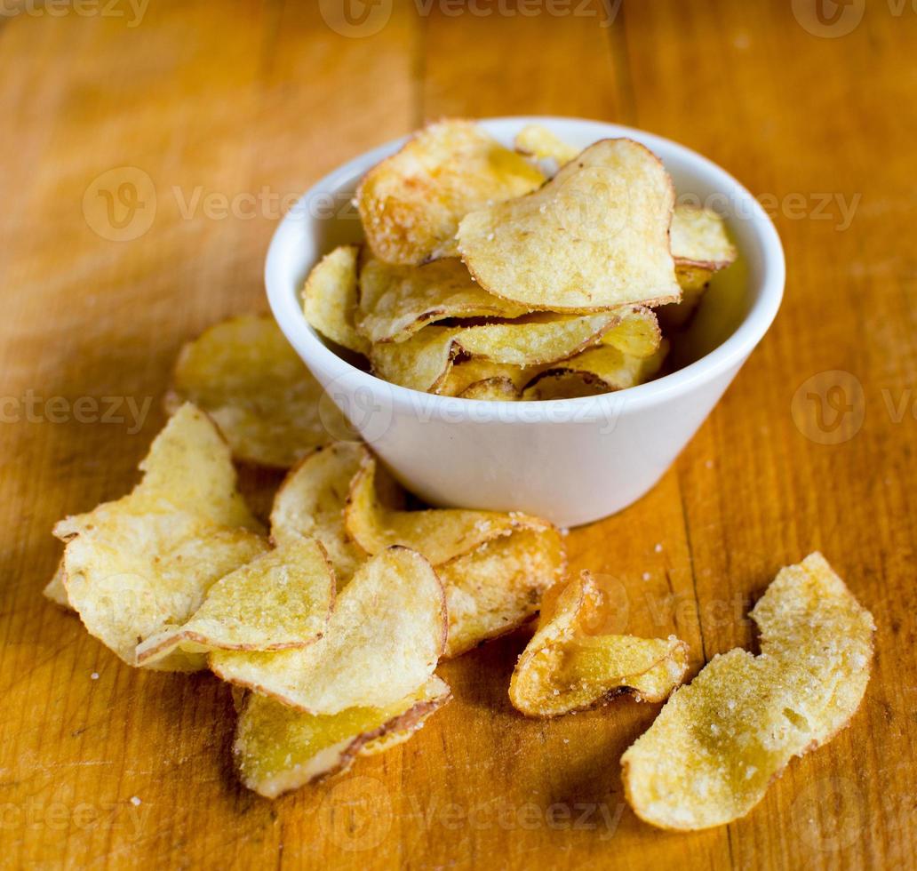 potatischips skål foto