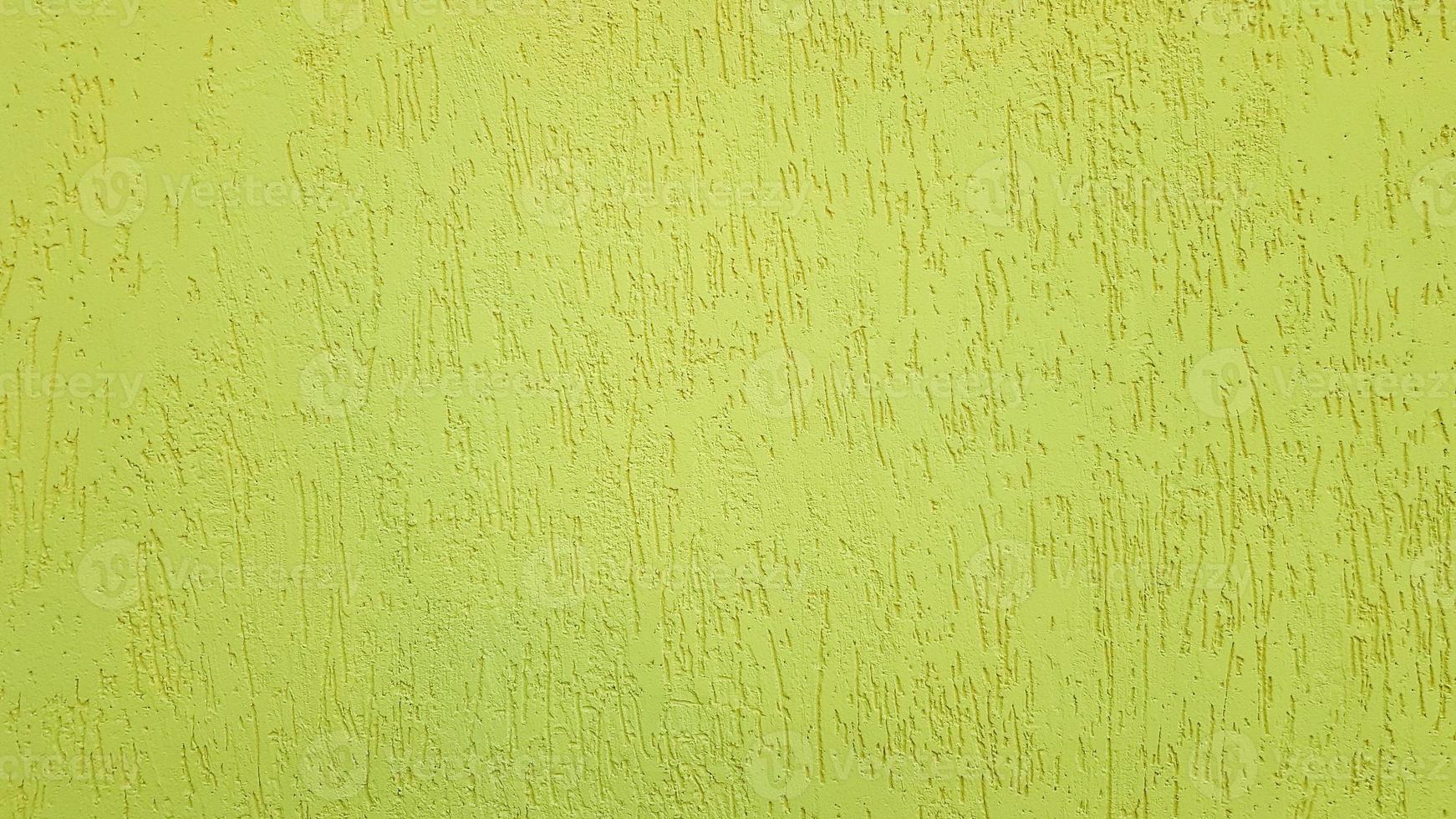 gamla guld gips vägg textur gul bakgrund. texturerat texturerat vägggips. präglad väggdekoration. stuckaturväggar. präglad väggdekoration. dekorativ gips målas gul. foto