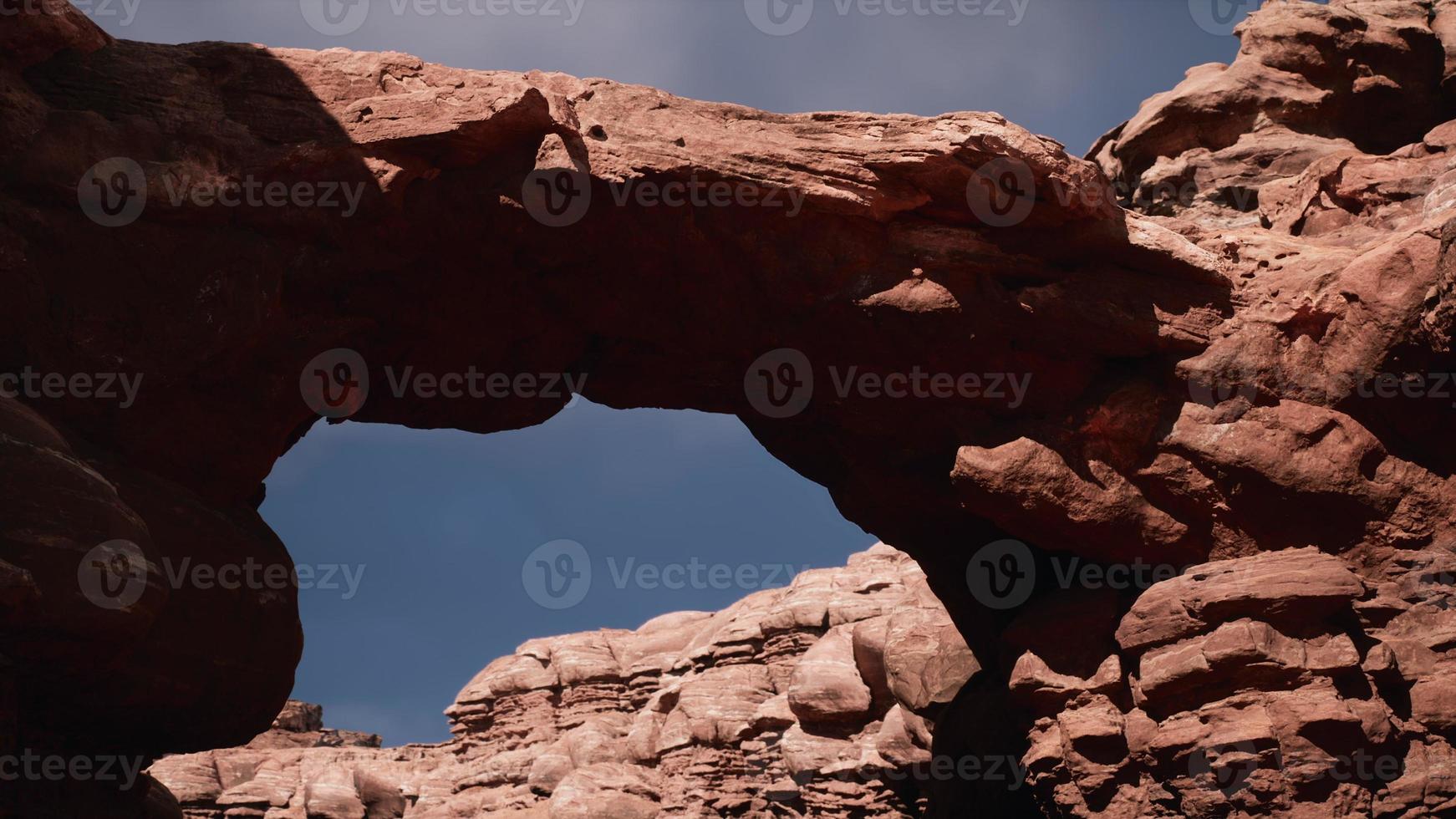 röd stenbåge i grand canyon park foto