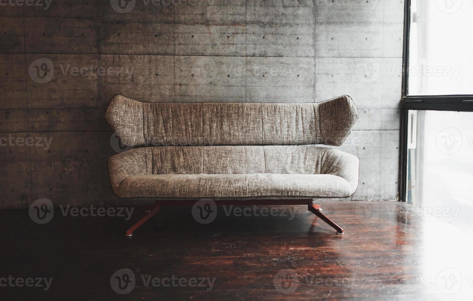 stilfullt extra rum med soffa foto