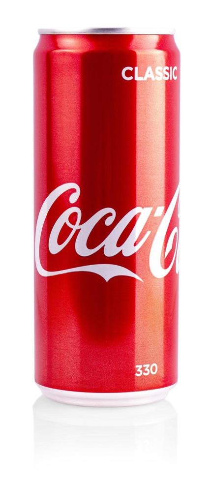 redaktionell bild av närbild aluminium röd burk coca-cola foto