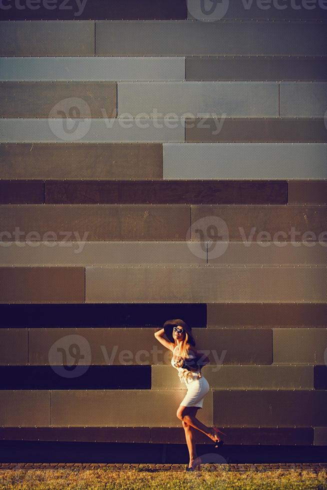 vacker dam i klänning foto