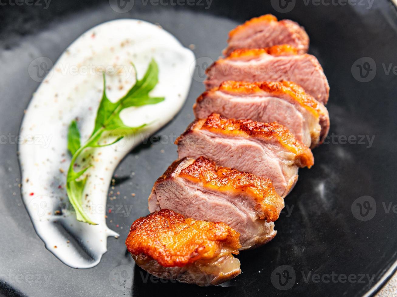 ankbröst stekt fjäderfäkött andra rätt hälsosam mat färsk portion foto