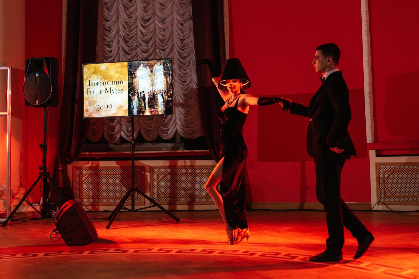 framförande av en show-balett av en dansgrupp av skådespelare foto